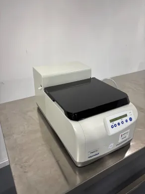Eppendorf 5305 Concentrator Plus Vacuum Centrifuge for Sample Concentration