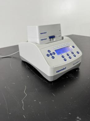 Eppendorf ThermoMixer C Benchtop Thermal Mixer with Integrated Shaking and Heating-cover