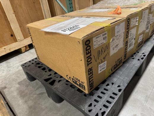 Unused Mettler Toledo XSR1202S Digital Scale-cover