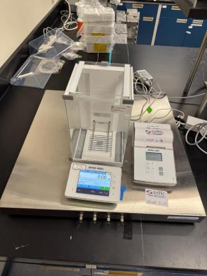Mettler Toledo XSR105 Analytical Balance with P56 Printer-cover