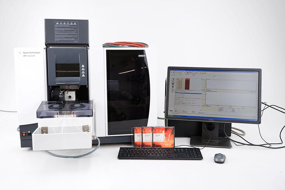 Agilent 240FS Flame Atomic Absorption Spectrometer with SIPS Software and Hollow Cathode Lamps