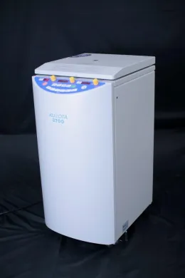 Kubota 3700 Micro Refrigerated Centrifuge with Digital Controls and R134a Cooling