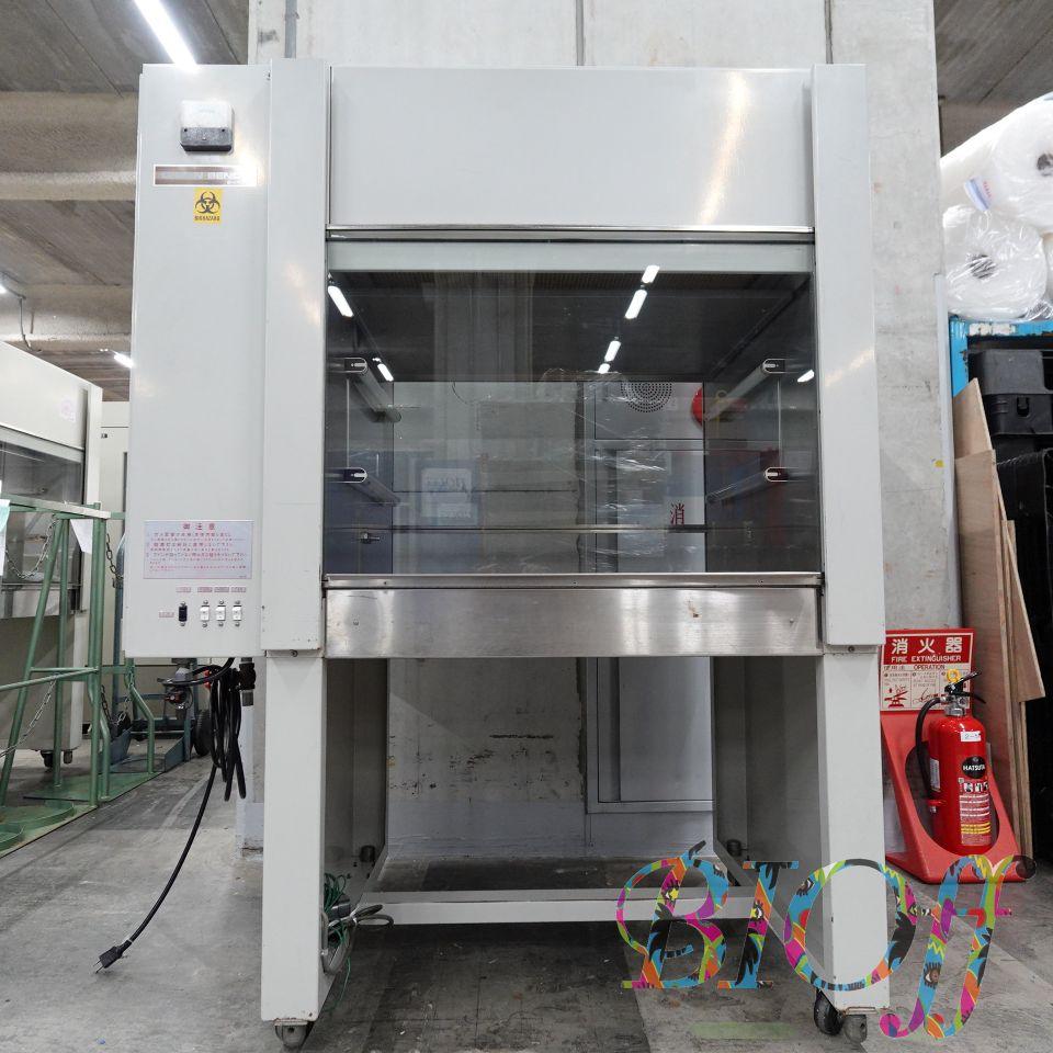 Hitachi CCV-811 Clean Bench, 122 cm Working Width