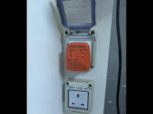 Monmouth MSC 1200 Class II Biological Safety Cabinet with Motorised Sash and VHP Ports, 9 of 12