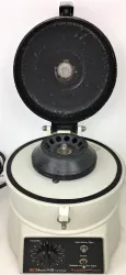 IEC Micro-MB Microcentrifuge with IEC 837 Rotor (12 x 1.5–2 mL), 7 of 13