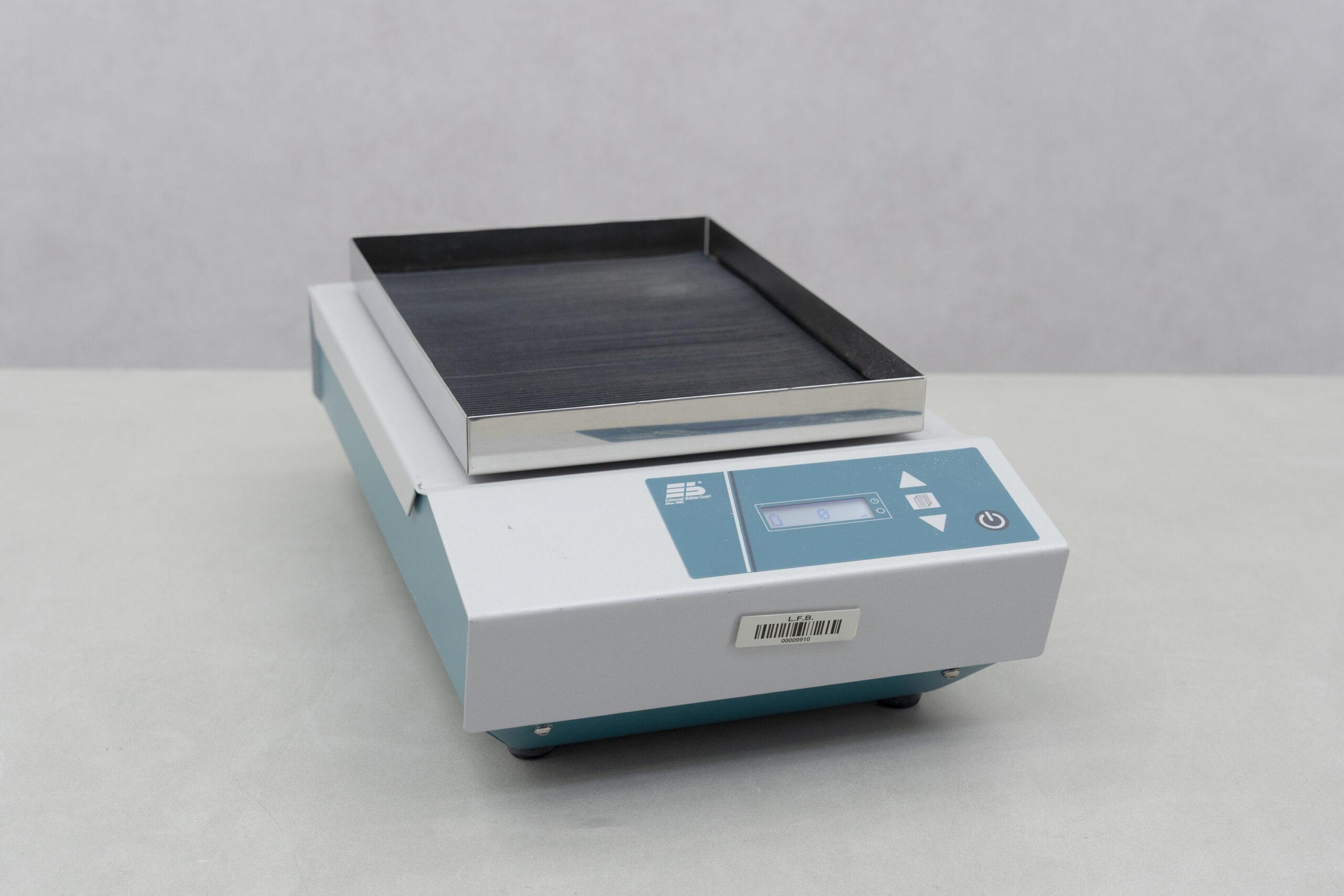 Edmund Bühler KM2 Orbital Shaker with Rechargeable Battery for Incubators and Refrigerators