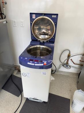 Hirayama HG-80 Floor-standing Front-loading Laboratory Autoclave with Stainless Steel Chamber-cover