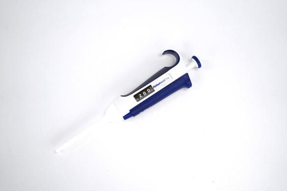 Fisherbrand Elite Adjustable Single-Channel Pipette, 20–200 µL-cover