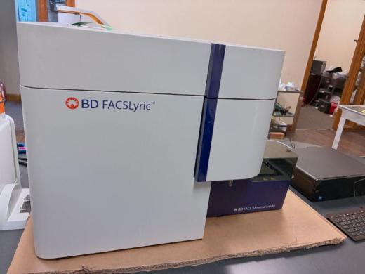 BD FACSLyric IVD Flow Cytometer Model 663518 with Fluidics and Optical Modules-cover