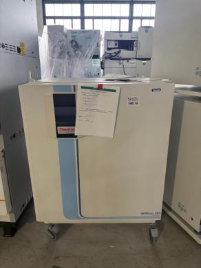 Thermo Scientific HERAcell 240i CO2 Incubator for Controlled Cell Culture-cover