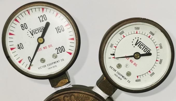 Victor VTS 200D Dual-Stage Acetylene Regulator with Swagelok 40 Series 3-Way Ball Valve-cover