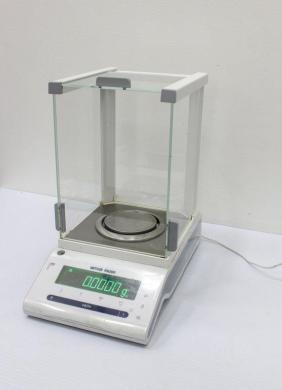 Mettler-Toledo MS204S/03 NewClassic MF Precision Analytical Balance 220g Capacity, 0.1mg Readability-cover