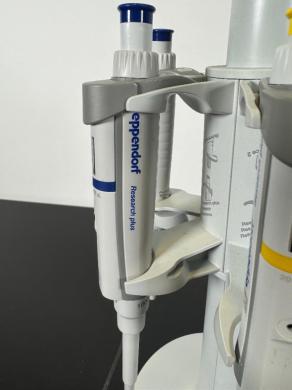 Eppendorf Research Plus Single-Channel Pipettes Set of Six with 6-Place Stand-cover