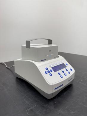 Eppendorf ThermoMixer C Model 5382 Temperature-Controlled Sample Mixer-cover