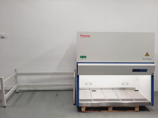 Thermo Scientific MSC-Advantage MSC 1.5 Class 2 Safety Cabinet with Stand Lab-cover