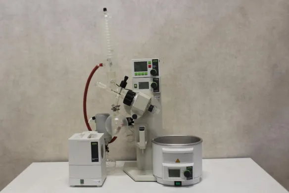 Büchi R-215 Rotary Evaporator for Efficient Solvent Evaporation and Recovery