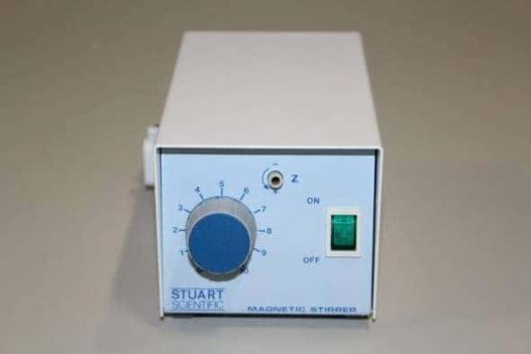 Stuart SM4 Mini Magnetic Stirrer With Retort Rod Fitting-cover