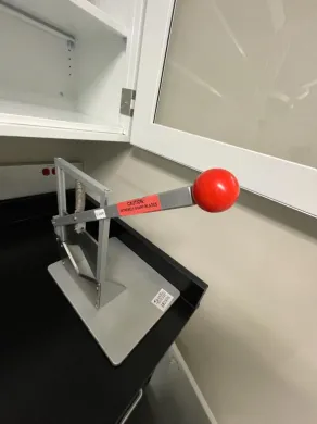 Rodent Tail Guillotine for Precise Manual Tail Tissue Sampling in Laboratory Rodents