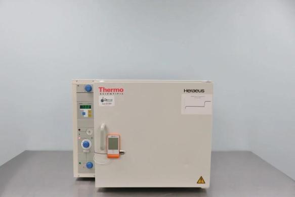 Thermo Scientific Heraeus Benchtop Incubator Model B 6060 with Microprocessor Temperature Control-cover