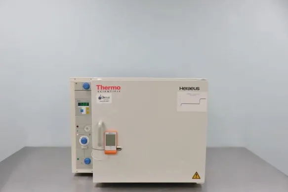 Thermo Scientific Heraeus Benchtop Incubator Model B 6060 with Microprocessor Temperature Control