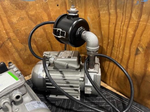 Becker VT4.8 Rotary Vane Vacuum Pump with Integrated Motor and Exhaust Silencer-cover