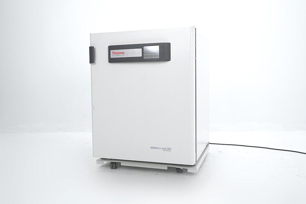 Thermo Scientific HERAcell Vios 250i CO2 Incubator with Copper Interior, 250 L