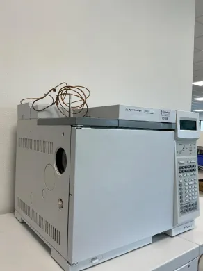 Agilent 6890N Network Gas Chromatograph with Digital Display and Keypad Control