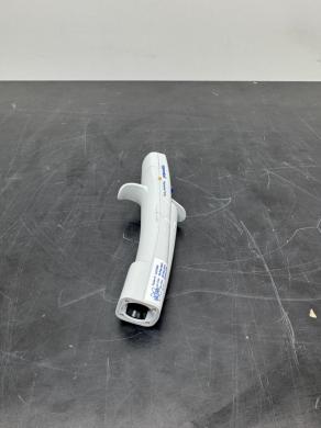 Eppendorf Repeater E3 Electronic Multi-Dispenser Pipette for Precise Repetitive Liquid Dispensing-cover