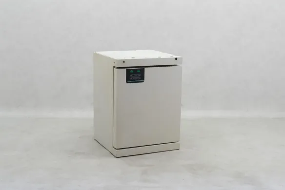 New Brunswick CO27 CO2 Incubator for Sensitive Cell Culture Applications