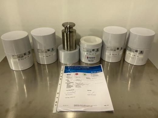 METTLER TOLEDO 5 kg Calibration Weight Set Model 30406482 (Set of 5)-cover