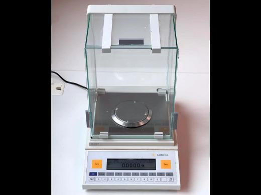 Sartorius LA230P Analytical Balance with 230g Capacity and 0.5mg Readability-cover
