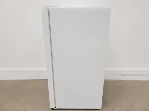 Logik LUL48W23 Laboratory Refrigerator for Sample Storage, 2 of 10