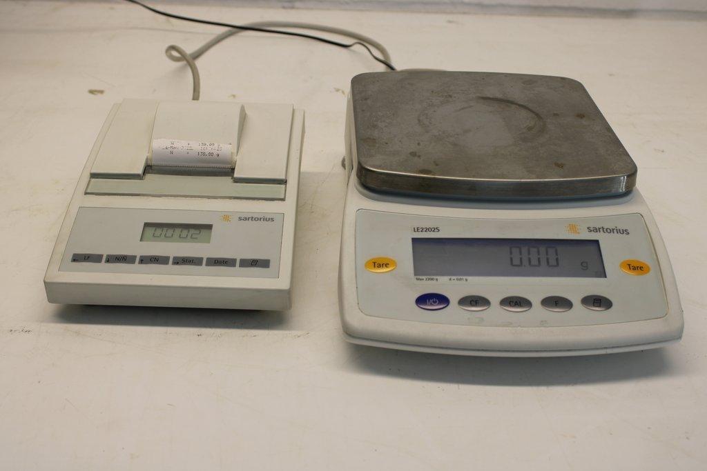 Sartorius LE2202S Bench and Floor Precision Scale 12.6 lb Capacity