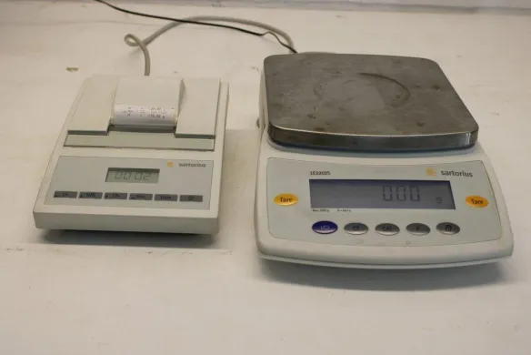 Sartorius LE2202S Bench and Floor Precision Scale 12.6 lb Capacity