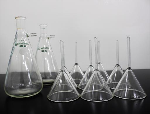 Chemglass 1000ml Pyrex Erlenmeyer Flask and Borosilicate Glassware Set with 24/40 Funnels and Stoppers-cover