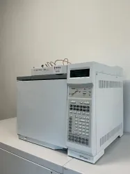 Agilent 6890N Network Gas Chromatograph with Digital Display and Keypad Control, 2 of 4