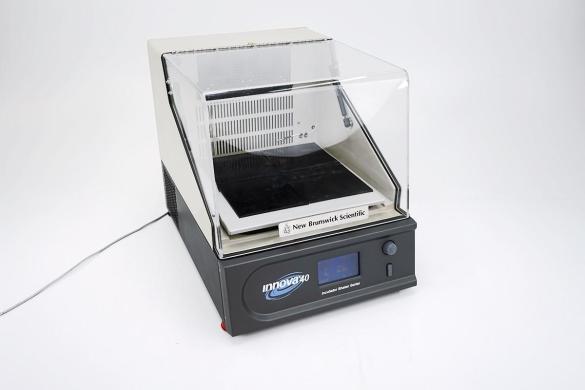 Eppendorf New Brunswick Innova 40R Refrigerated Incubator Shaker, 4–80 °C, 19 mm Orbit-cover