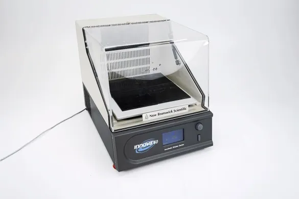 Eppendorf New Brunswick Innova 40R Refrigerated Incubator Shaker, 4–80 °C, 19 mm Orbit