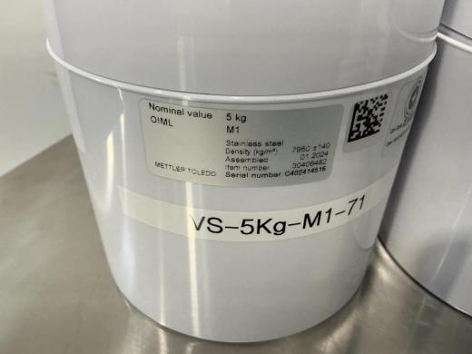 METTLER TOLEDO 5 kg Nominal Calibration Weight Set, Model 30406482, Set of 5-cover