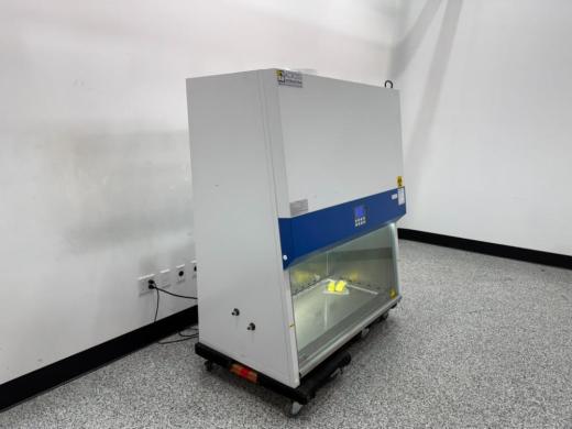 Across International 4' BioSaftey Cabinet-cover