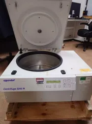 Eppendorf 5810R Refrigerated Benchtop Centrifuge with Multiple Rotor Options, 2 of 3