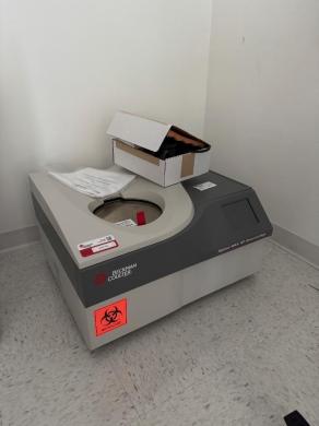 Beckman Coulter Optima MAX-XP Ultracentrifuge for high-precision sample separation-cover