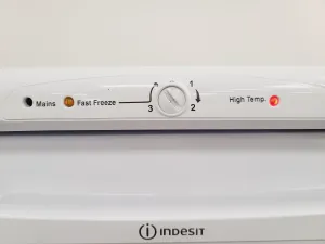 Indesit TZA 1 White Upright Laboratory Freezer for Biomedical Sample Storage, 2 of 18