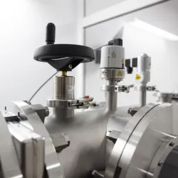 Radwag AVK 1000.5Y.LLS Automatic Vacuum Mass Comparator equipped with pumps and Load-Lock System, 7 of 9