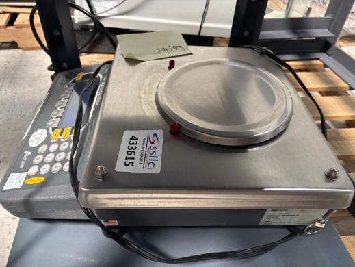 Avery Weigh-Tronix PC-820 Bench Scale with Integrated Indicator and Stainless Steel Platform-cover