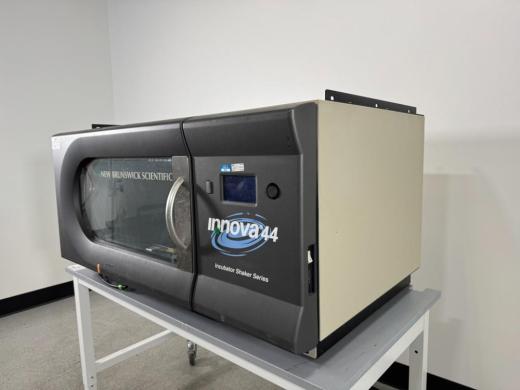 New Brunswick Innova 44 Incubator Shaker-cover