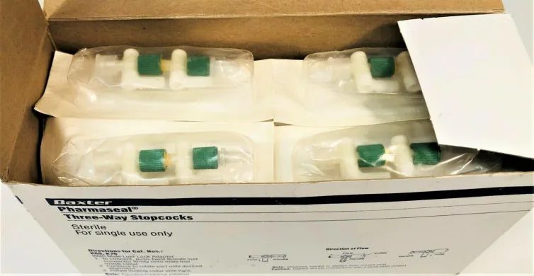Baxter Pharmaseal K76 3-Way Intravenous Stopcocks (Box of 50)