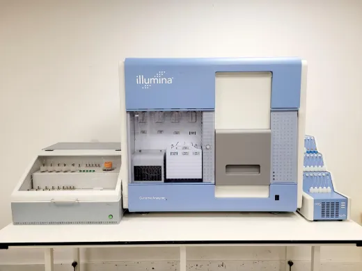 Illumina Genome Analyser IIx System with PEM IIX and Cluster Station for High-Throughput DNA Sequencing