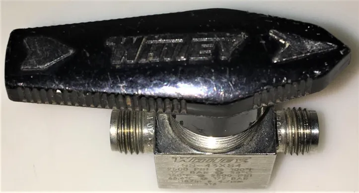 Swagelok Whitey SS-43XS4 3-Way Stainless Steel Ball Valve with 1/4" Fittings
