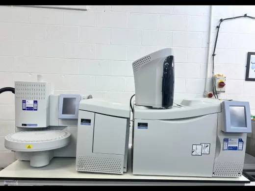 PerkinElmer Clarus 500 GCMS Gas Chromatograph with Clarus 560 Quadrupole Mass Spectrometer and Turbo Matrix 40 Headspace Sampler
